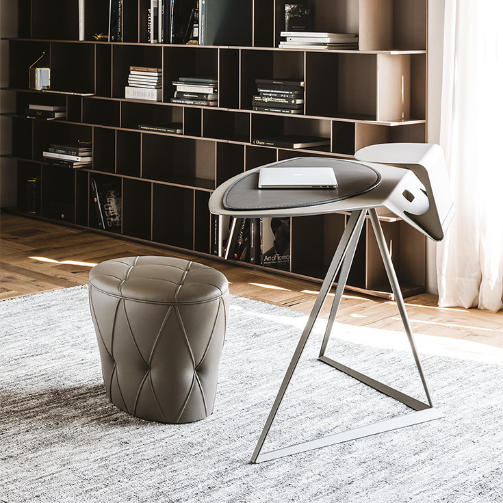 Cattelan: Scrittoio Storm e pouf Pinko
