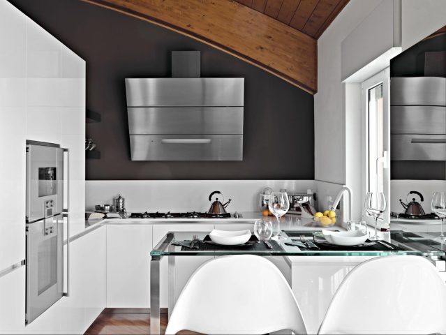 Esempio di ristrutturazione di una cucina in stile contemporaneo a Milano